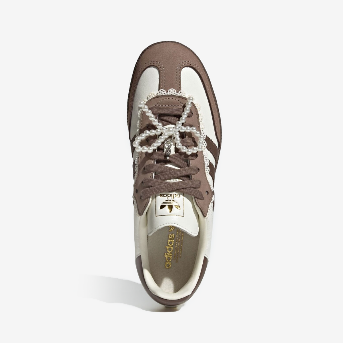 Samba Appears With “Lace & Pearls”