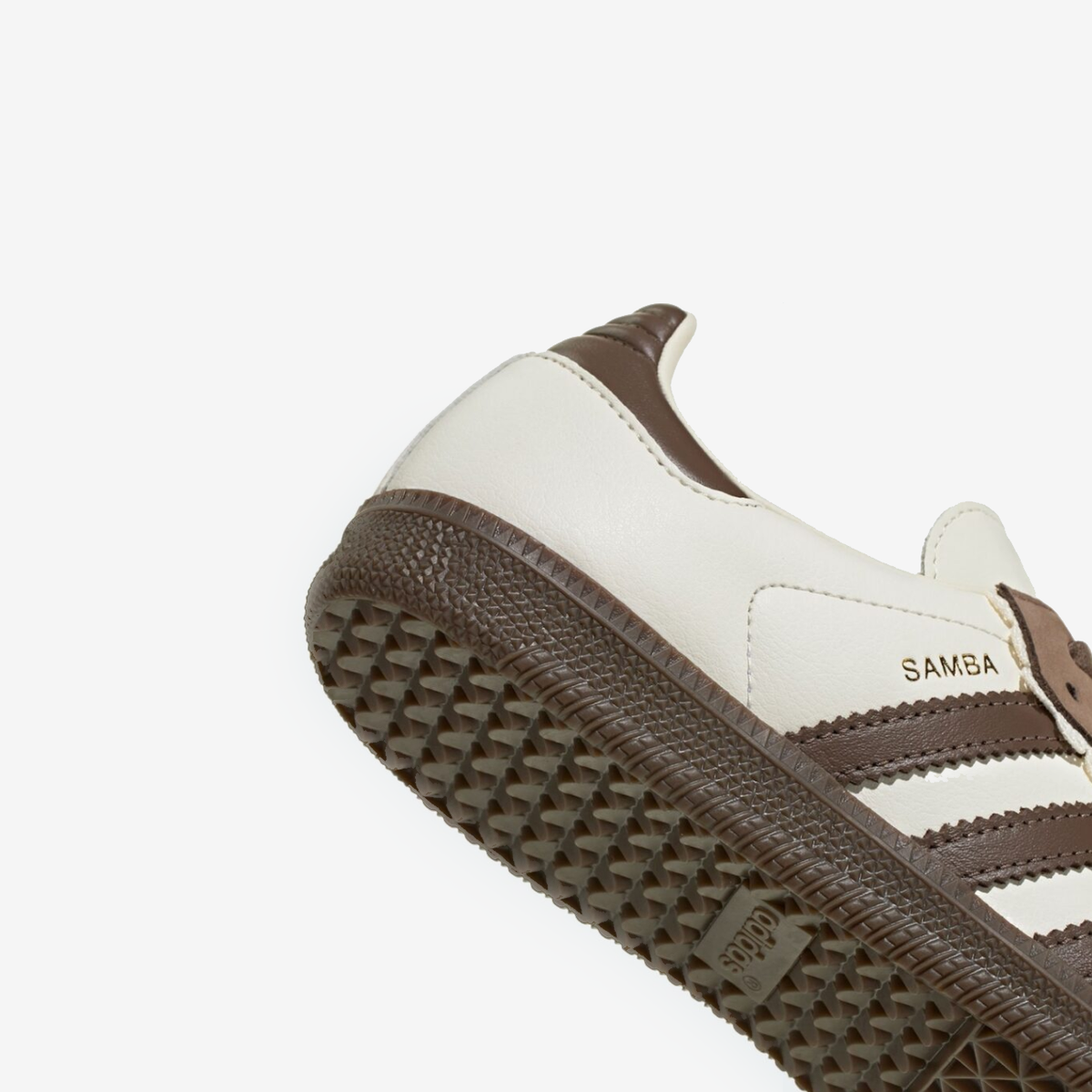 Samba Appears With “Lace & Pearls”